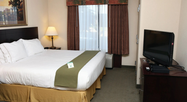 Двухместный номер Standard Holiday Inn Express and Suites Springfield Medical District by IHG