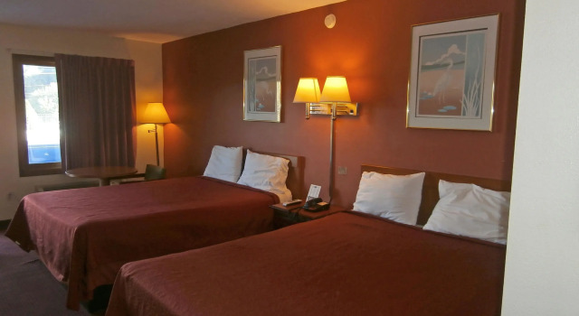 Standard Neljän hengen huone Rodeway Inn
