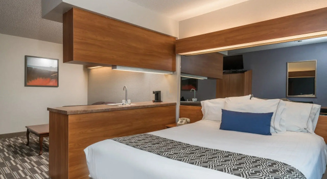 Люкс Microtel Inn & Suites by Wyndham Springfield