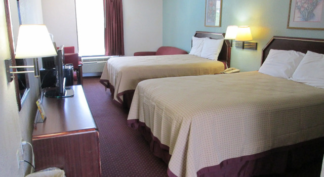 Четырёхместный номер Standard Regency Inn Near Boardwalk & Hurlburt Field