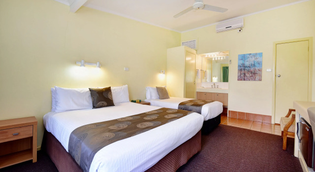 Трёхместный номер Standard Comfort Inn Premier