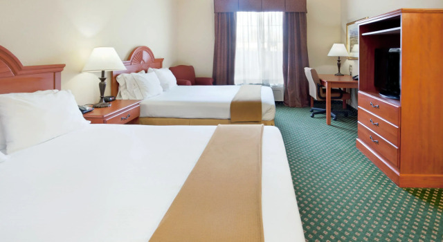 Четырёхместный номер Standard Holiday Inn Express® Windsor Sonoma Wine Country by IHG