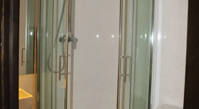 Single (no window) номер Exhibition Court Hotel 4