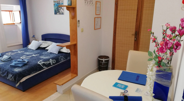 Студия Standard M & J Central Suites