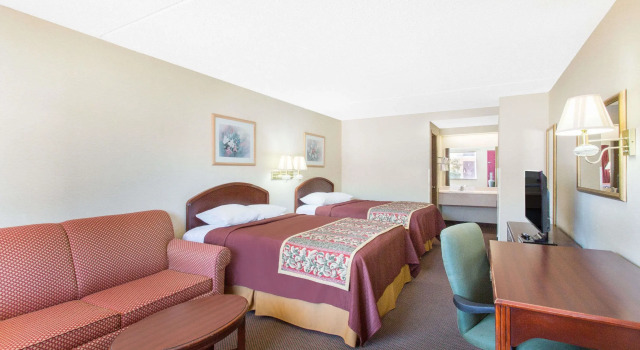 Четырёхместный люкс Days Inn & Suites by Wyndham Bentonville