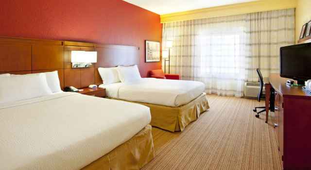Четырёхместный номер Standard Courtyard by Marriott Nashville Vanderbilt West End