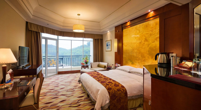 Двухместный номер Deluxe с видом на бассейн Goodview Hot Spring Hotel Tangxia