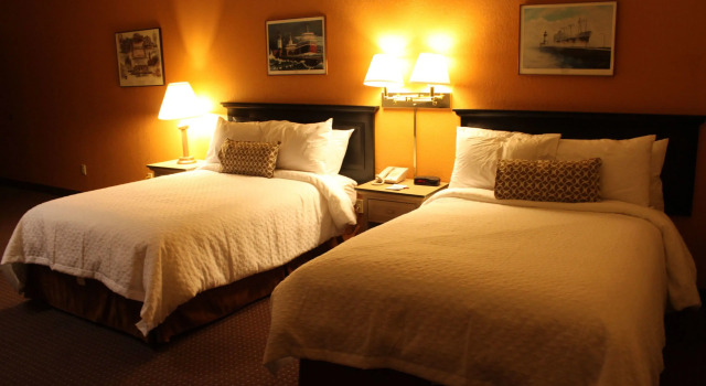 Двухместный люкс The Suites Hotel at Waterfront Plaza