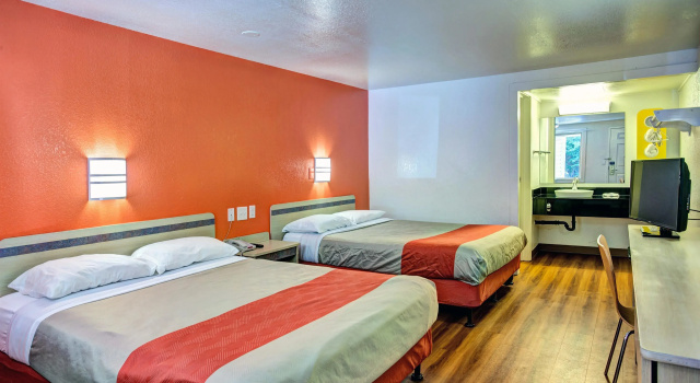 Четырёхместный номер Standard Travelodge by Wyndham Fayetteville