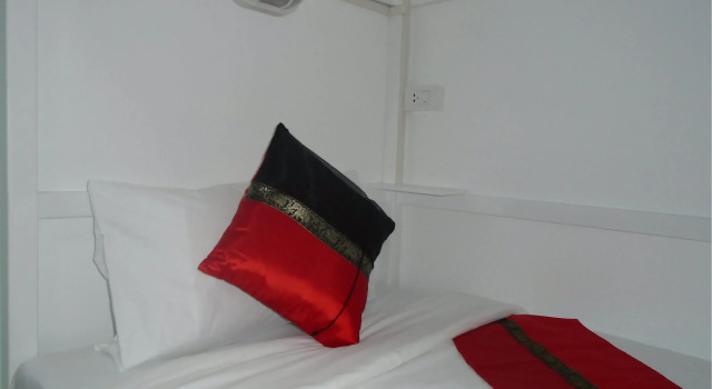 Кровать в общем номере Panda Hostel Phuket - Adults Only