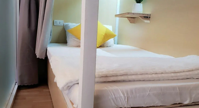 Кровать в общем номере (мужской номер) Yelo Hostel & Cafe