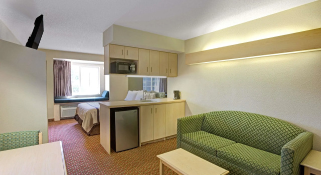 Двухместный люкс Microtel Inn & Suites by Wyndham Burlington