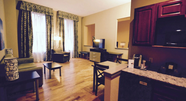 Люкс c 1 комнатой Holiday Inn Express Cleveland Downtown by IHG
