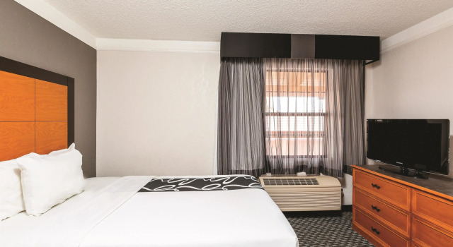 La Quinta Inn by Wyndham El Paso - Airport, Rezerwuj Hotel Hotele w El Paso z parkingiem, Parking