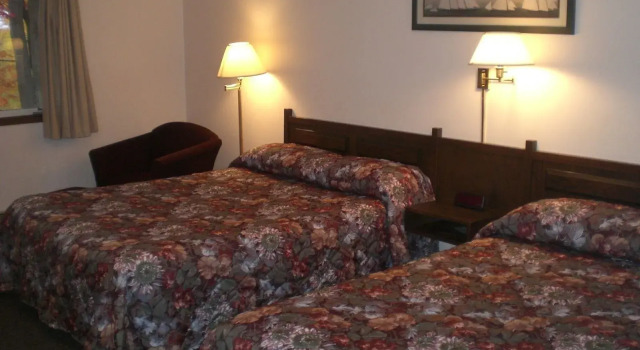 Четырёхместный номер Standard Auberge Eldo Inn