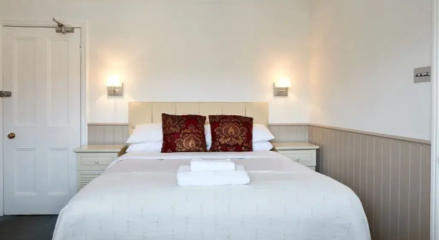 Номер Deluxe The George Hotel