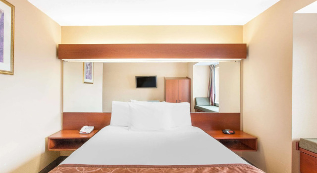 Номер Standard Microtel Inn by Wyndham Rogers