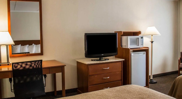 Четырёхместный номер Standard Baymont by Wyndham Youngstown