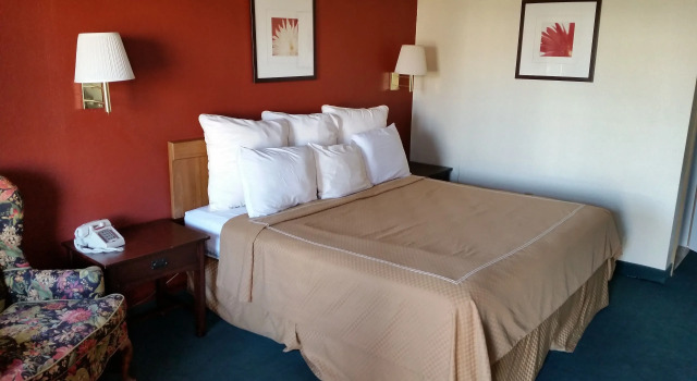 Номер Standard Hanover Hotel & Banquet Center