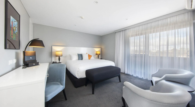 Номер Standard с балконом Canberra Rex Hotel
