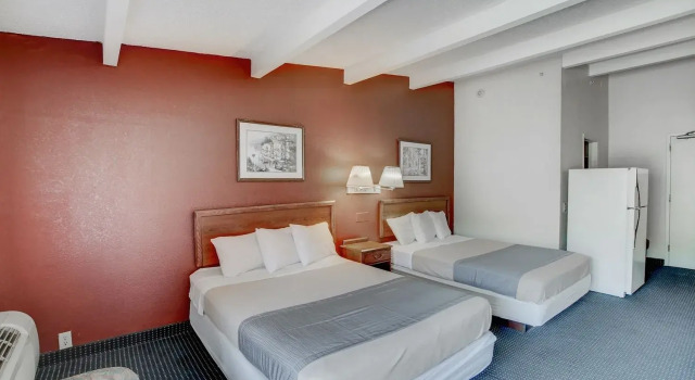 Четырёхместный номер Standard Red Carpet INN Whippany