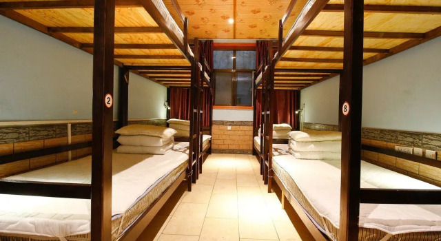 Кровать в общем номере (женский номер) Warriors Youth Hostel