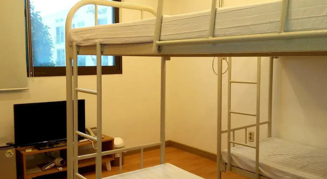 Кровать в общем номере (женский номер) Geomunoreum Hostel