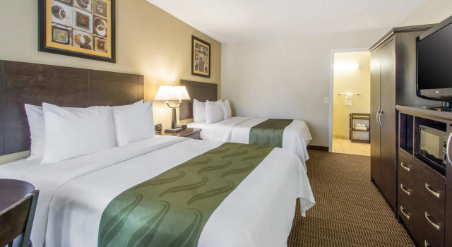 Четырёхместный номер Standard Quality Inn Daytona Speedway - I-95