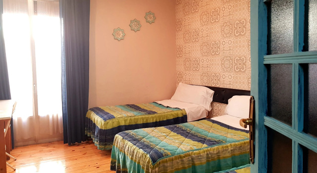 Четырёхместный номер Standard с балконом Hostal Padre Isla 1