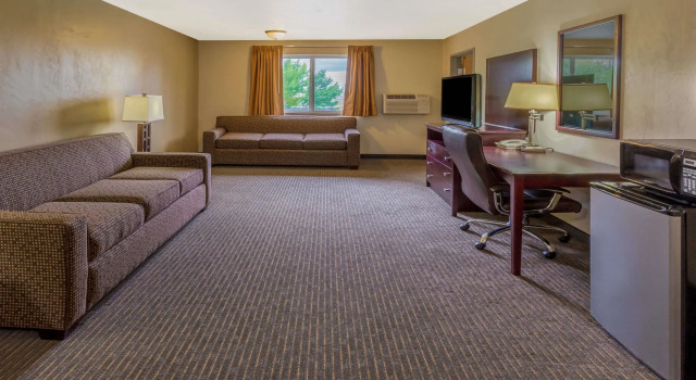 Люкс Super 8 by Wyndham Woodburn