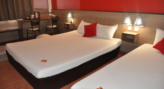 Трёхместный номер Standard Hotel Clermont Estaing