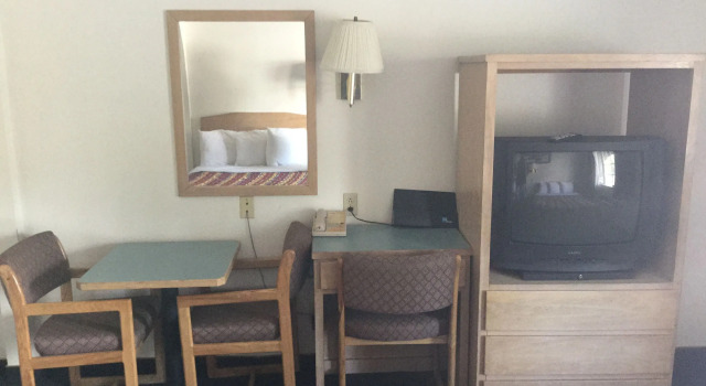 Четырёхместный номер Standard Rodeway Inn Beaumont