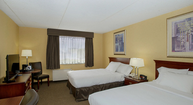 Четырёхместный номер Standard Days Inn by Wyndham Fallsview