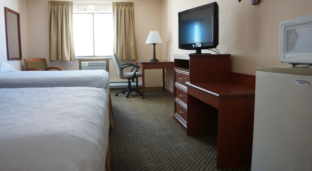 Четырёхместный номер Standard Luxury Inn & Suites