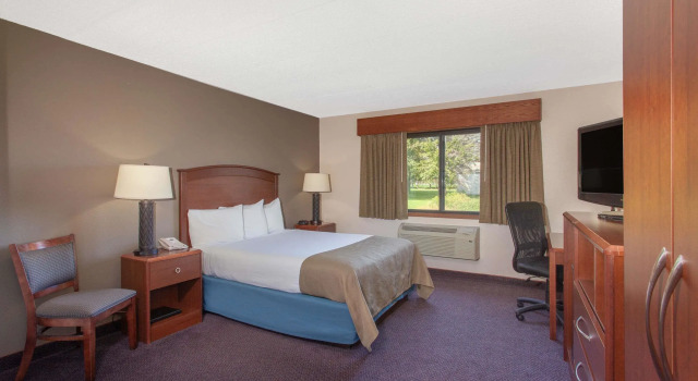Двухместный номер Standard AmericInn by Wyndham Hutchinson