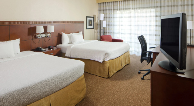 Четырёхместный номер Standard Courtyard Charlotte Arrowood