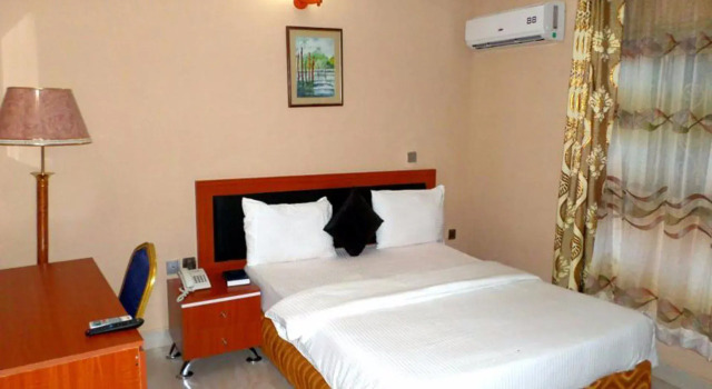 Двухместный номер Standard B's Hive Hotel & Suites
