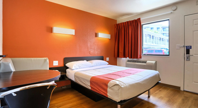 Двухместный номер Standard Super 8 by Wyndham Walnut Creek