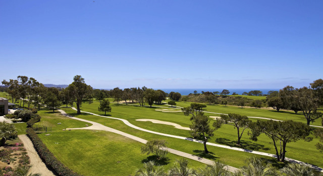 Четырёхместный номер Standard с видом на поле для гольфа Hilton La Jolla Torrey Pines