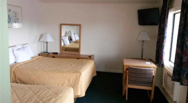 Четырёхместный номер Standard Royal Inn Victor