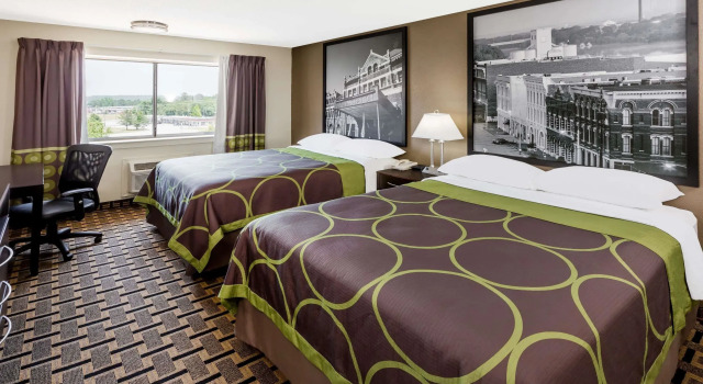 Четырёхместный номер Standard Americas Best Value Inn & Suites Phenix City