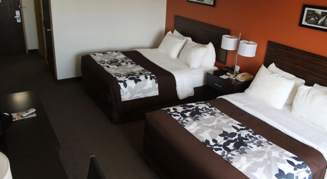 Четырёхместный номер Standard Sleep Inn & Suites North Liberty - Liberty City