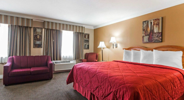 Двухместный люкс Quality Inn & Suites