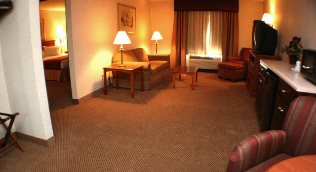 Двухместный люкс c 1 комнатой Seasons Inn & Suites Highland