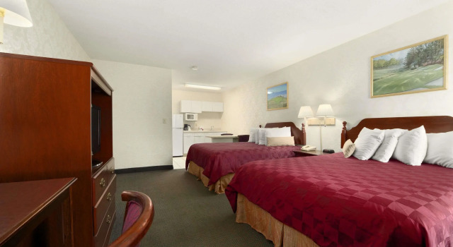 Четырёхместный номер Standard Days Inn by Wyndham Augusta Fort Eisenhower