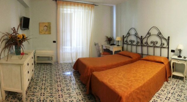 Трёхместный номер Standard Hotel Bougainville