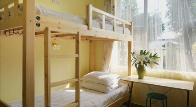 Кровать в общем номере (мужской номер) Hangzhou High Tea Hostel