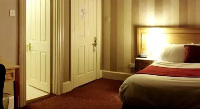 Одноместный номер Standard Phoenix Park Hotel