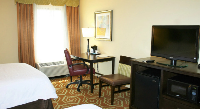 Четырёхместный номер Standard Hampton Inn & Suites Alexandria Old Town Area South