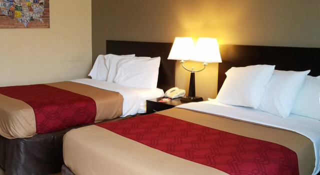 Четырёхместный номер Standard Days Inn by Wyndham Harrisonburg